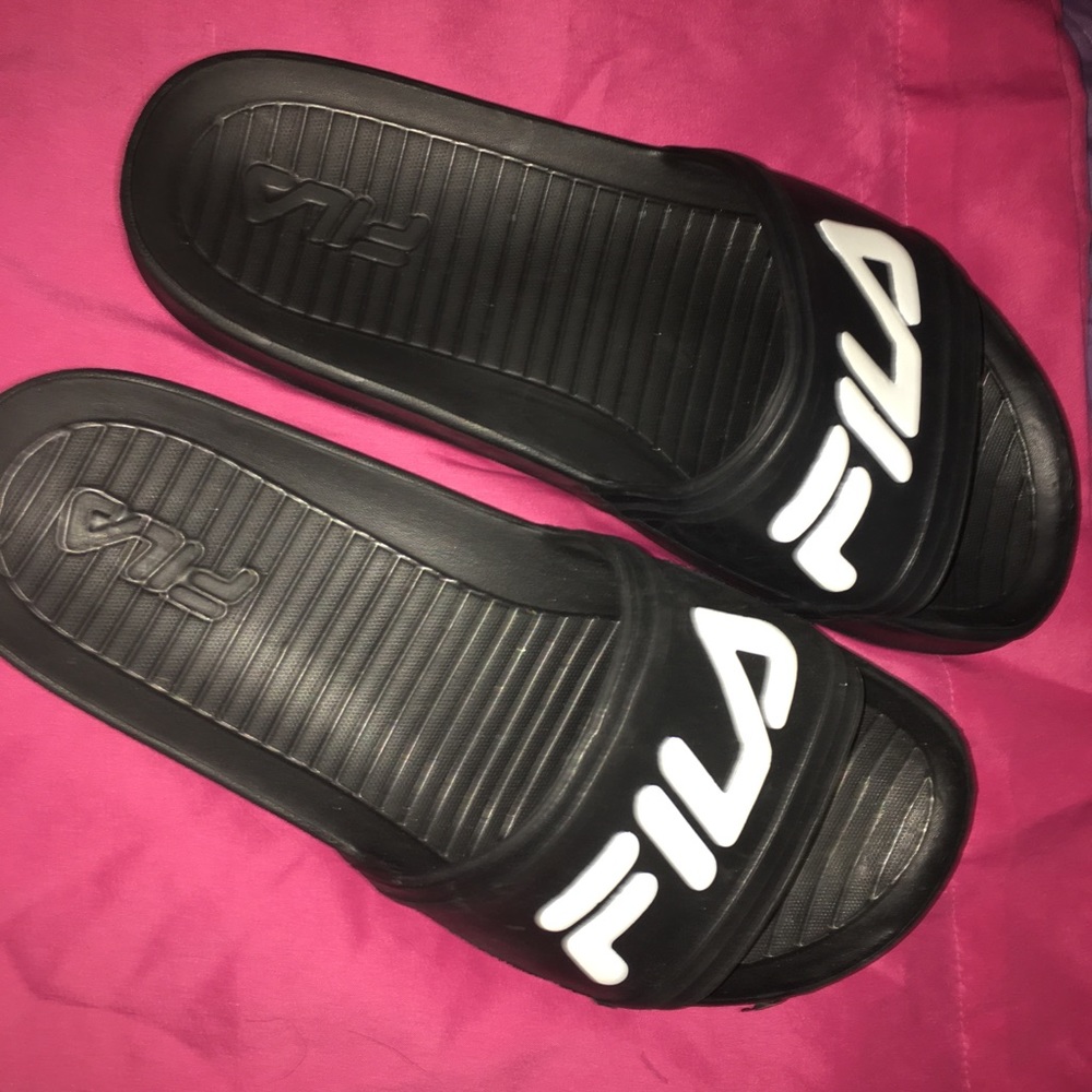 Fila slides